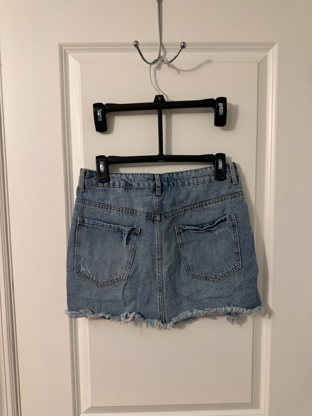 Forever 21 Casual Distressed Denim Mini Skirt Sz 6, 28 - Picture 3 of 4
